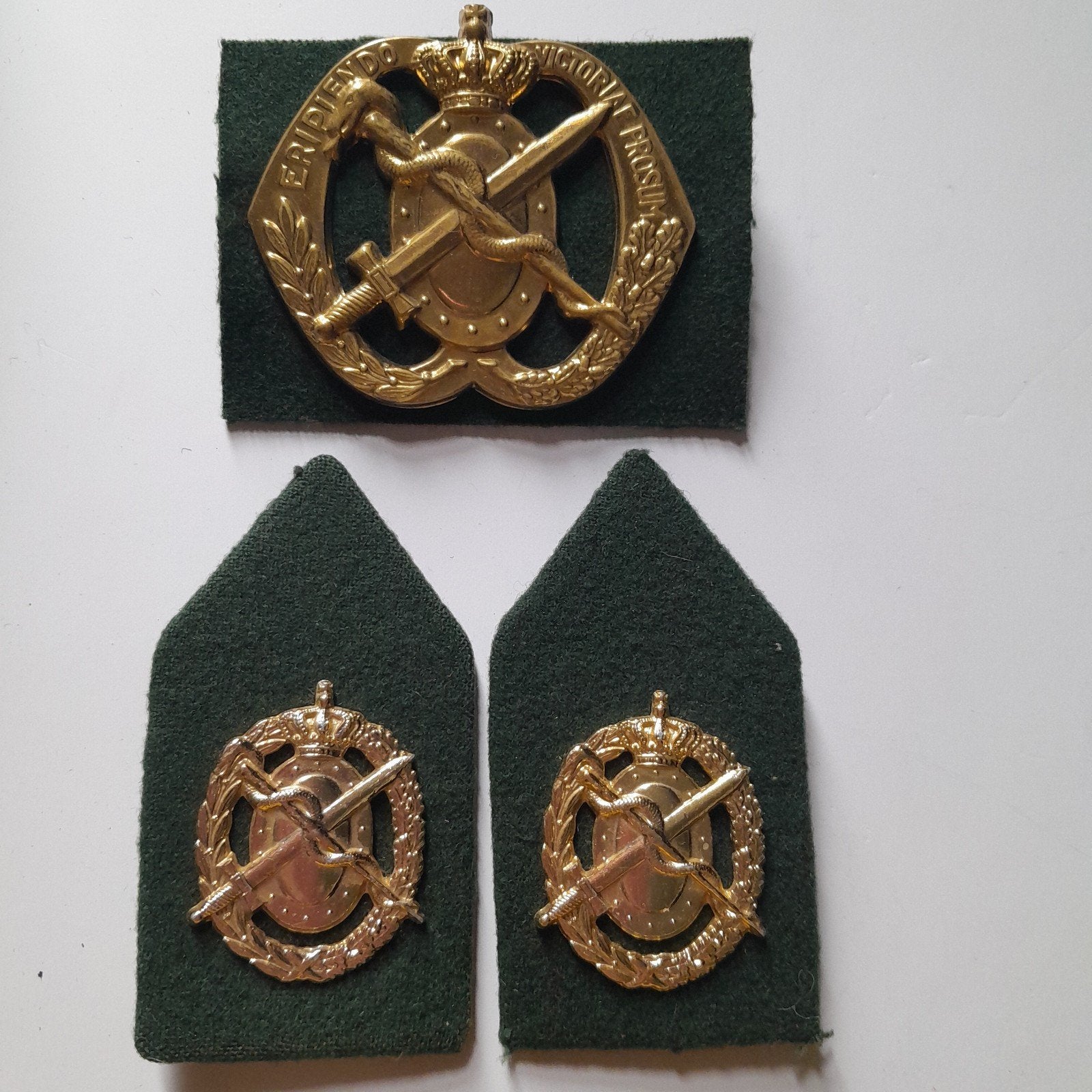 Set emblemen van de Militair Geneeskundige Dienst, Verzamelen, Ophalen of Verzenden, Landmacht, Nederland, Embleem of Badge