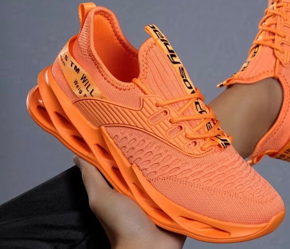 Oranje Casual heren/dames sneaker. Leuk voor wk, Sport en Fitness, Loopsport en Atletiek, Verzenden, Zo goed als nieuw, Overige typen