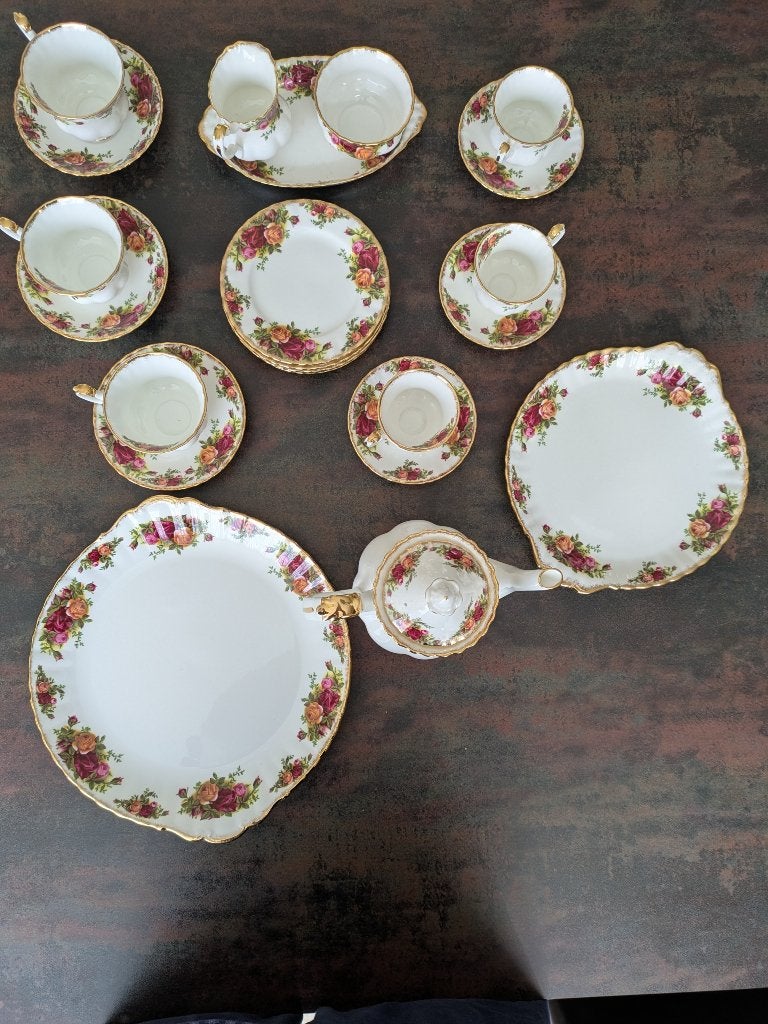 Royal Albert Old Country Roses, Antiek en Kunst, Antiek | Servies compleet, Ophalen