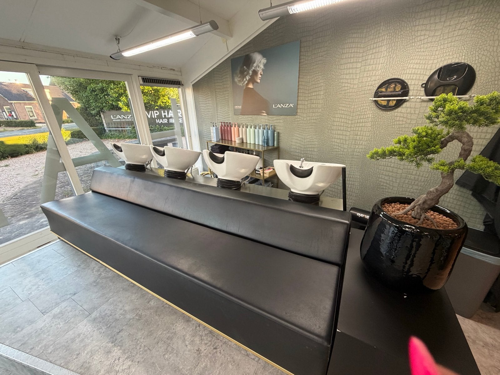 Wasbank voor kapsalon met 4 wasbakken