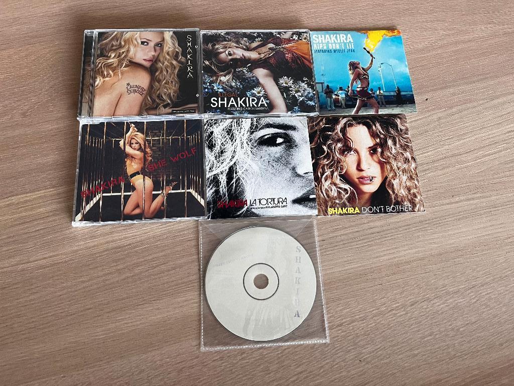 Shakira 7x CD Single Maxi Nette staat o.a. Illegal She Wolf, Ophalen of Verzenden, Zo goed als nieuw