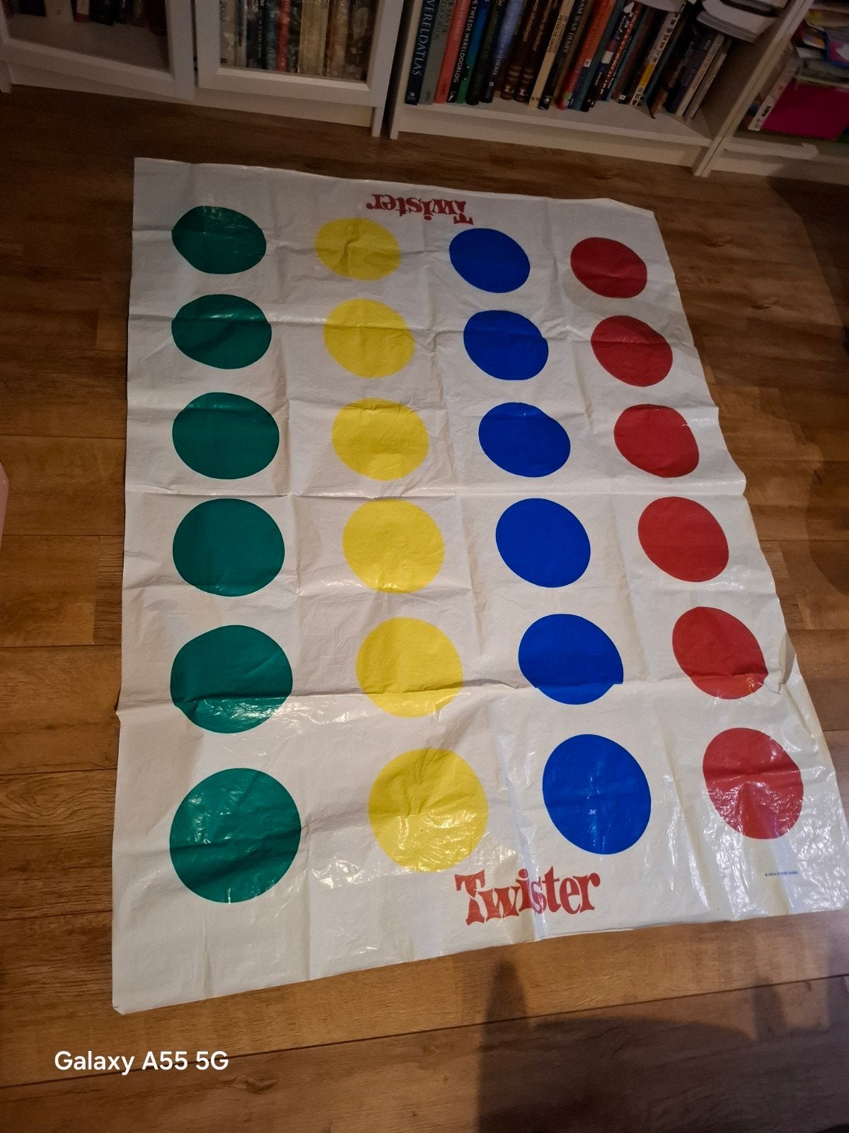 Twister spel - Het spel waar iedereen ondersteboven van is!, Ophalen of Verzenden, Consumercare@hasbro.co.uk, Hasbro, Gebruikt