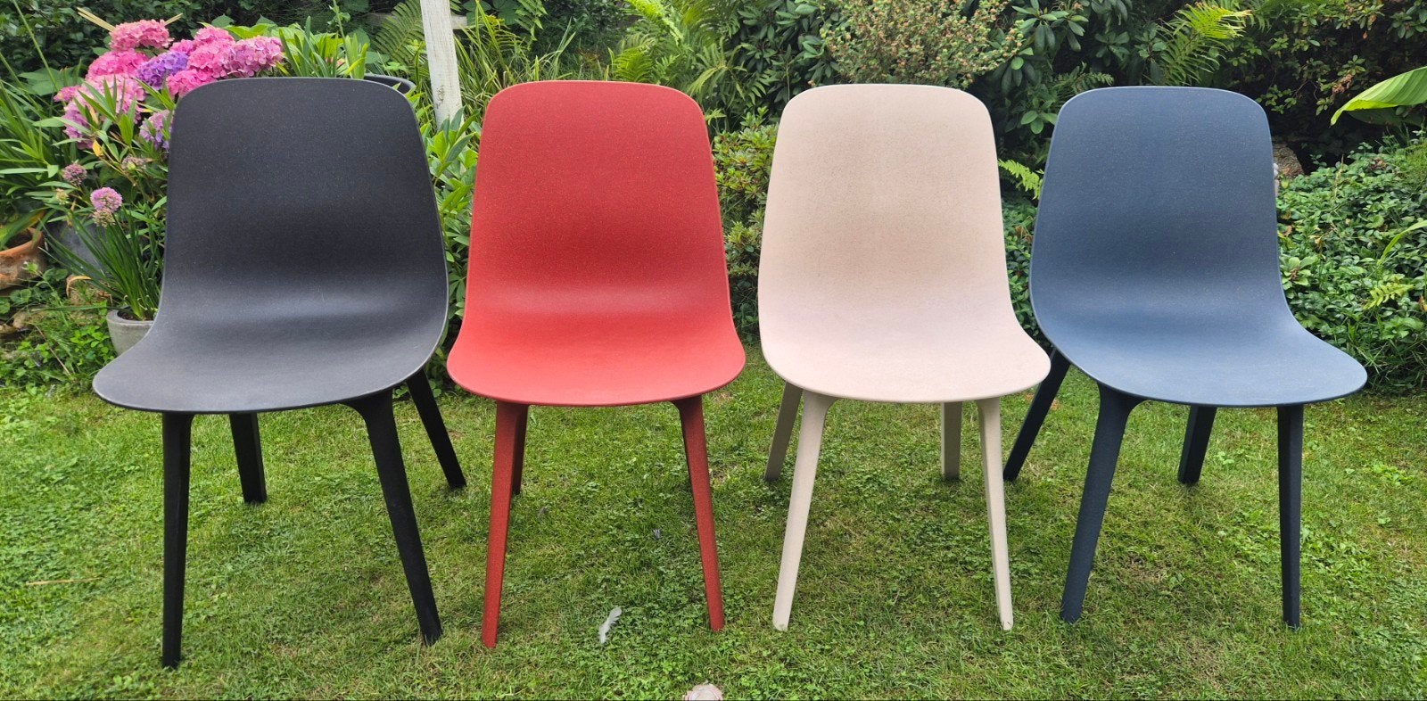 4 IKEA ODGER Design kuipstoelen Antraci, Rood, Beige, Blauw, Huis en Inrichting, Stoelen, Overige kleuren, Zo goed als nieuw, Vier