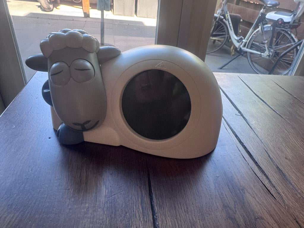 Zazu Schaap Slaaptrainer en Nachtlampje - Wit, Witgoed en Apparatuur, Wekkers, Ophalen of Verzenden, Zo goed als nieuw, Digitaal