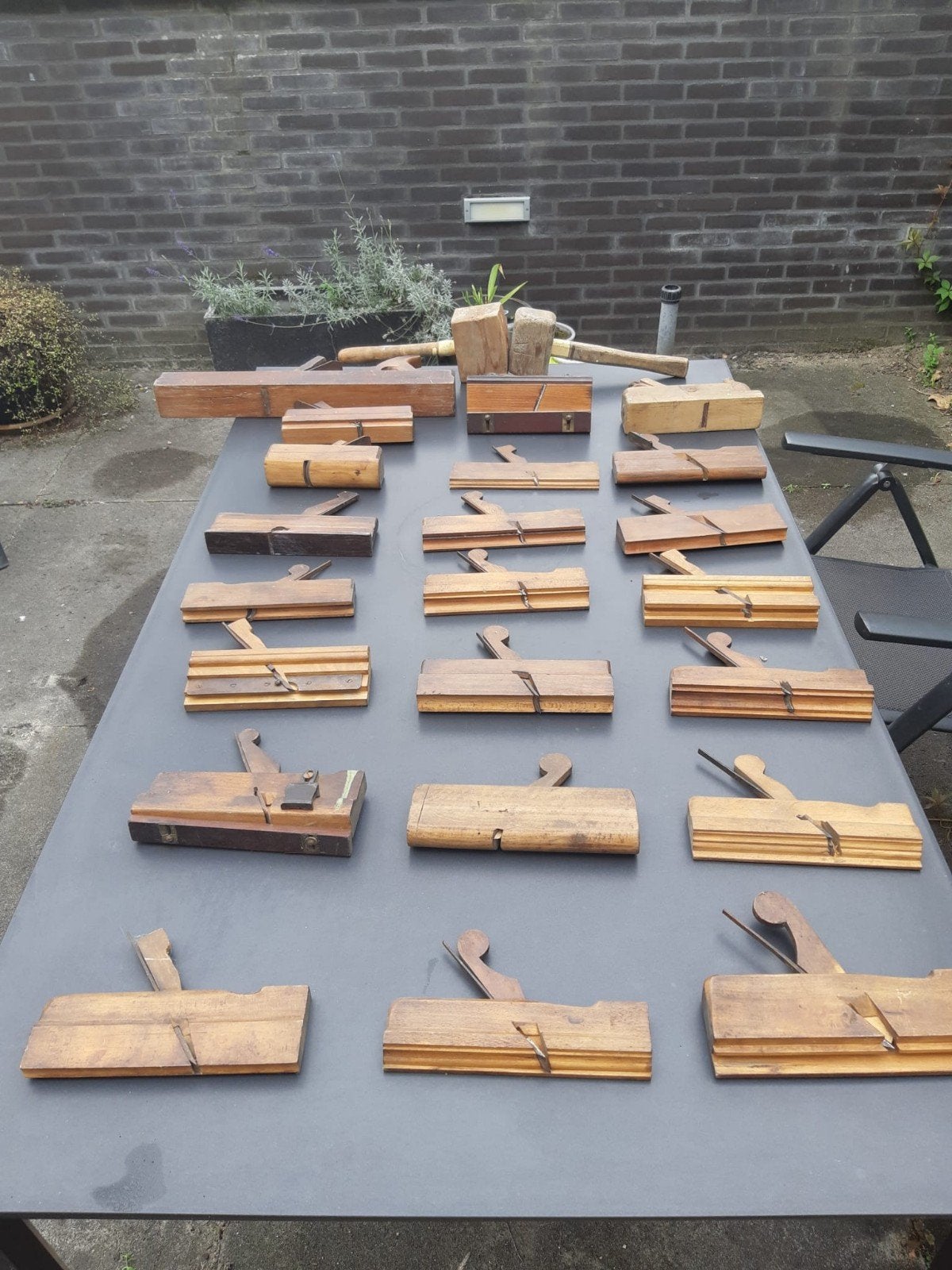 22 houten Schaven met diverse profielen met 2 houten Hamers, Ophalen of Verzenden