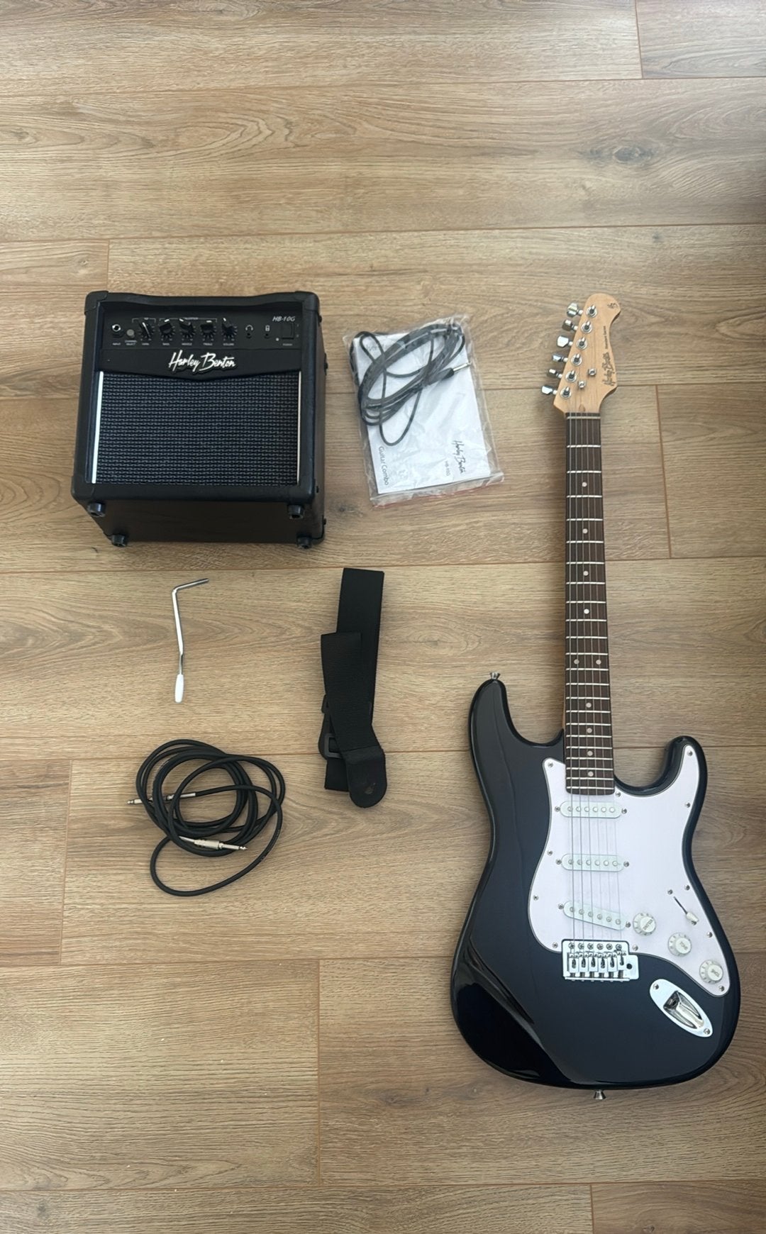 Harley Benton elektrische gitaar + versterker + toebehoren, Ophalen, Zo goed als nieuw, Solid body, Overige merken