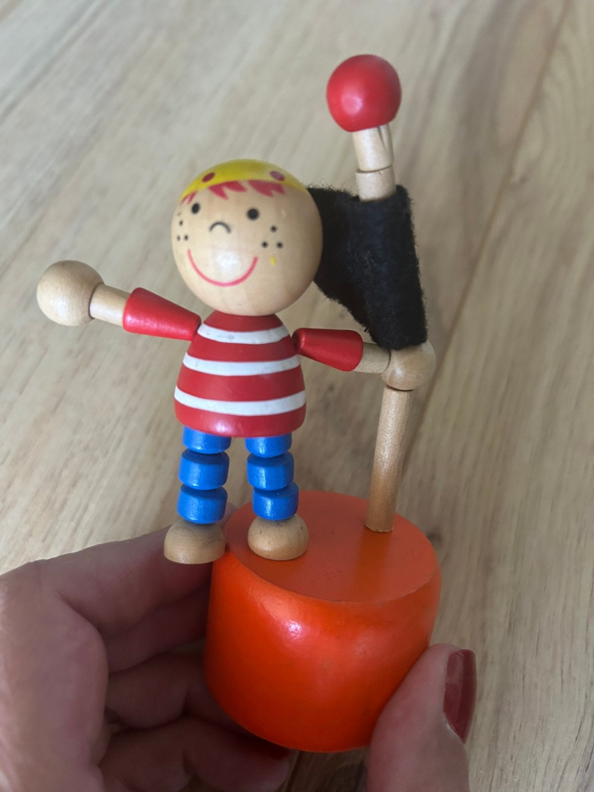 Als nieuw houten duwpoppetje beweegbaar vintage poppetje, Ophalen of Verzenden, Zo goed als nieuw
