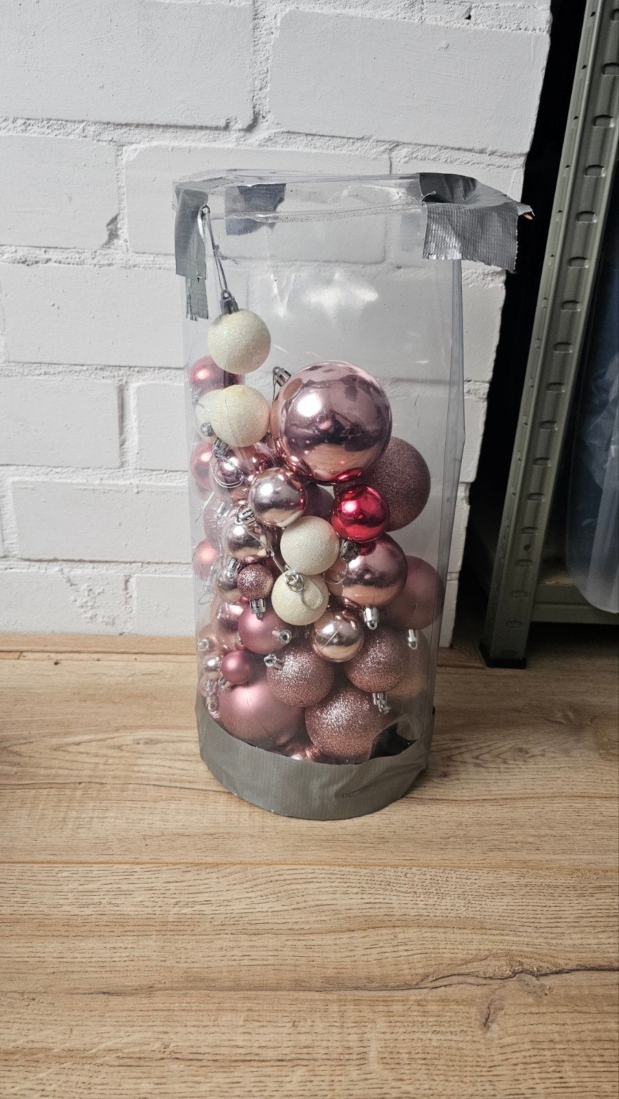 Rose Kerstballen, Ophalen