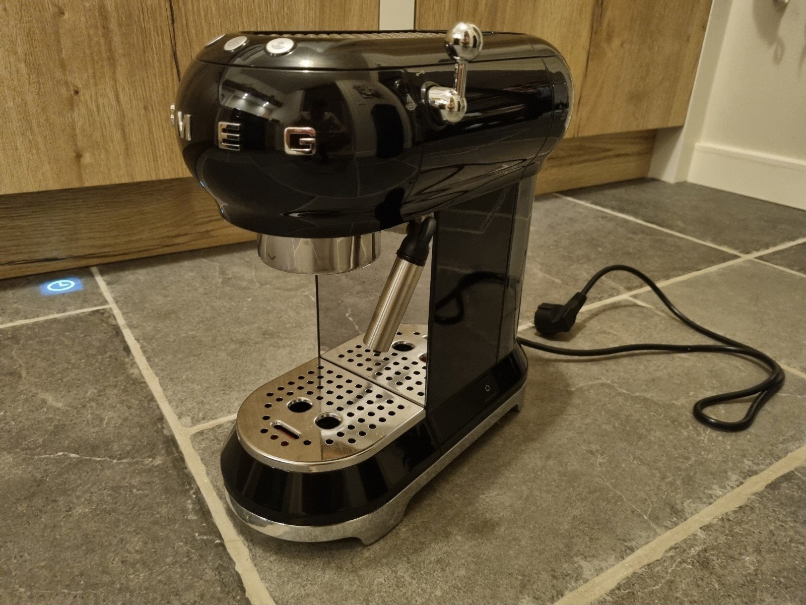 Smeg ECF01 Espressomachine - Zwart , Accessoires, bonenmaler, Witgoed en Apparatuur, Gebruikt, Espresso apparaat, Gemalen koffie