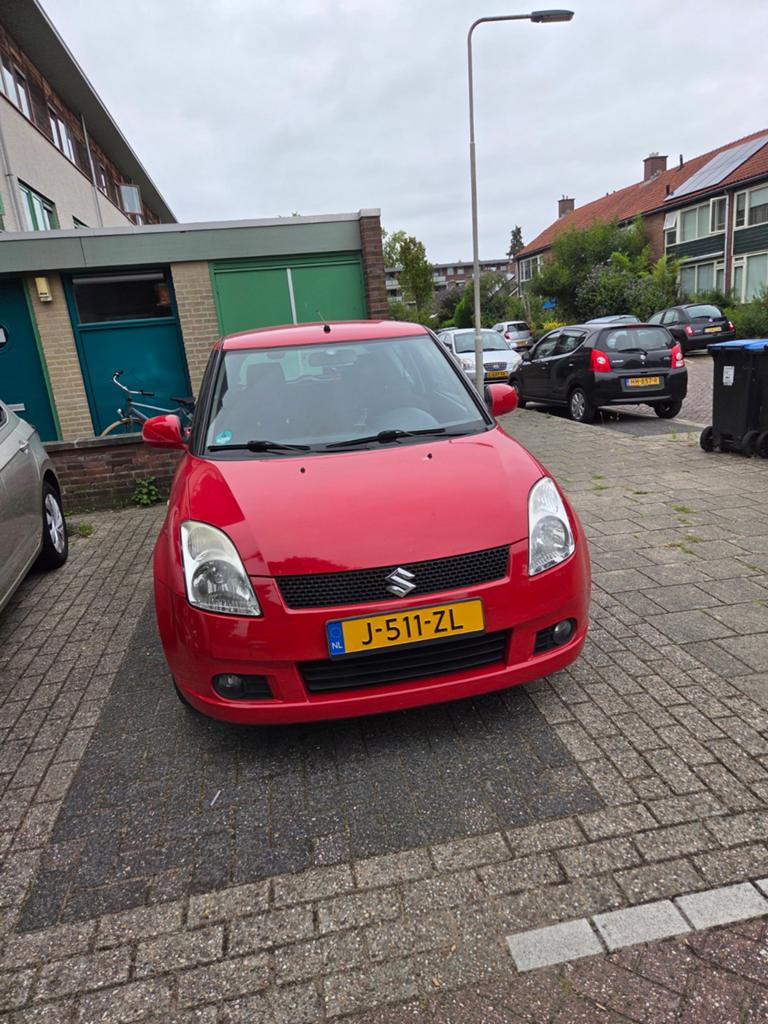Suzuki Swift 1.3 3D 2007 Rood nieuwe apk ,zie omschrijving, Auto's, Suzuki, Stof, Swift, Handgeschakeld, 1000 kg
