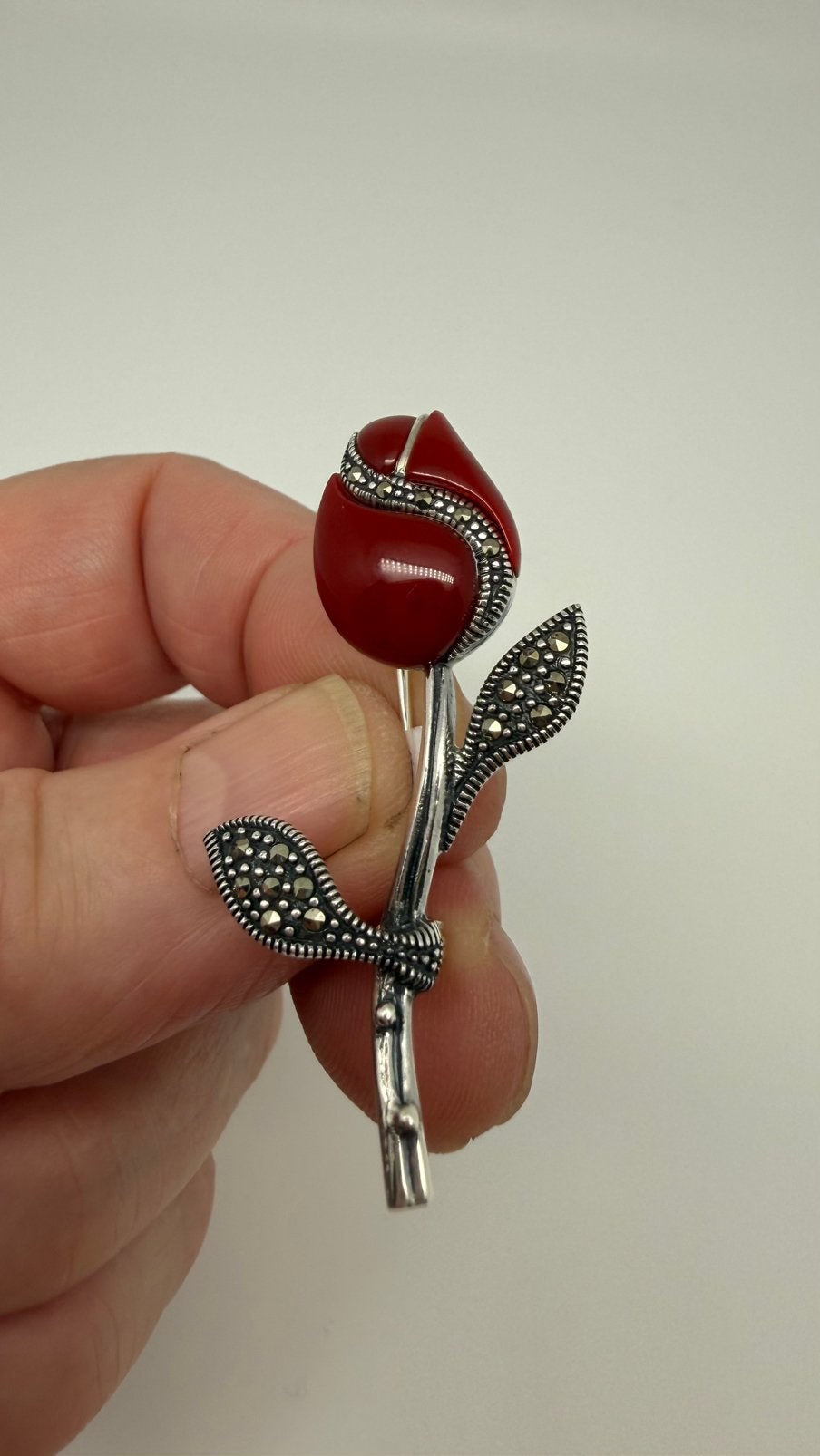 Mooie grote zilveren broche van een rode tulp, Sieraden, Tassen en Uiterlijk, Ophalen of Verzenden, Nieuw, Rood, Zilver