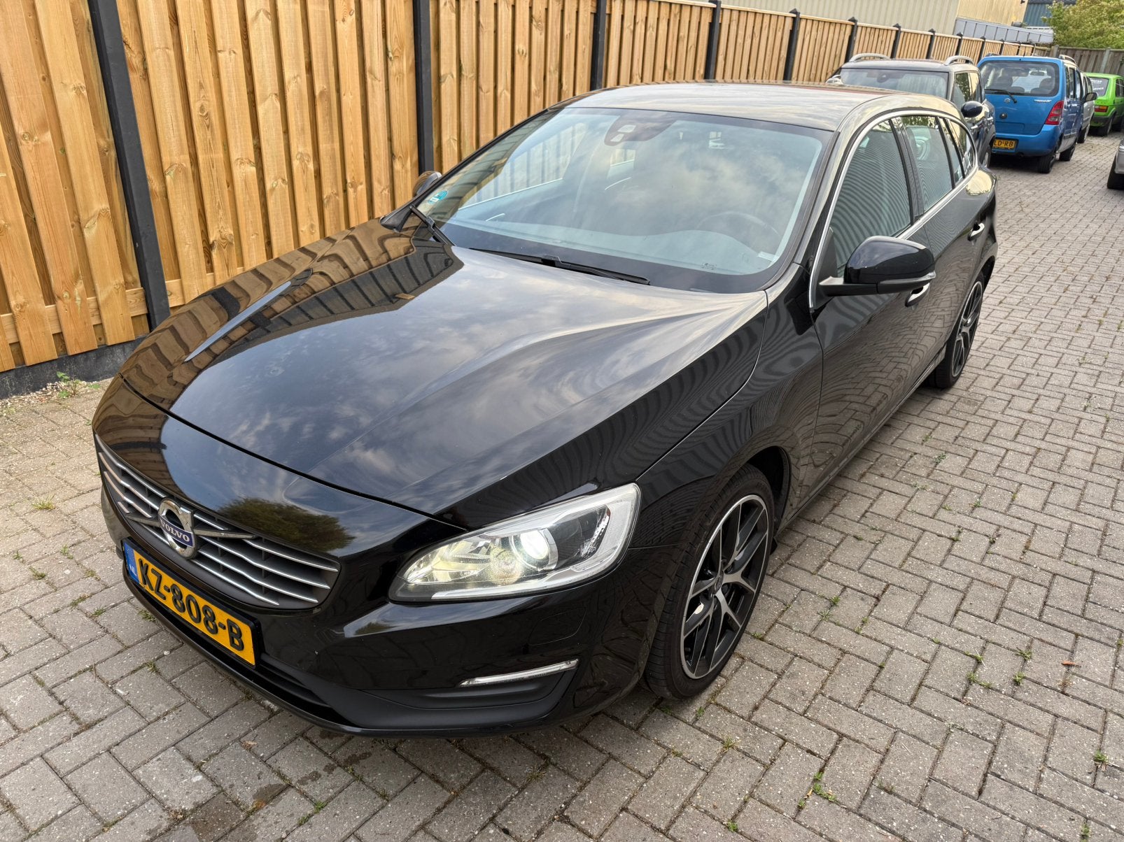 Volvo V60 2.0 D2 Nordic+ | Dealer onderhouden |1ste eigenaar, Voorwielaandrijving, 4 cilinders, 1969 cc, Leder en Stof