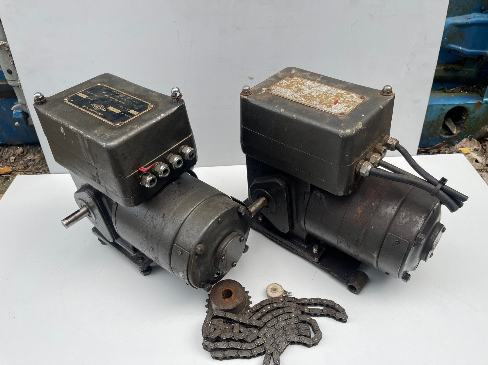 Neco NM69 24v motor 2stuks!, Ophalen, Zo goed als nieuw