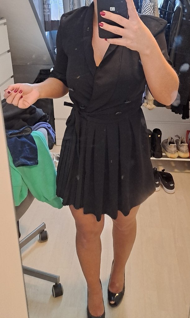 Zwart broekjurkje., Kleding | Dames, Verzenden, Zo goed als nieuw, Maat 34 (XS) of kleiner, Boven de knie