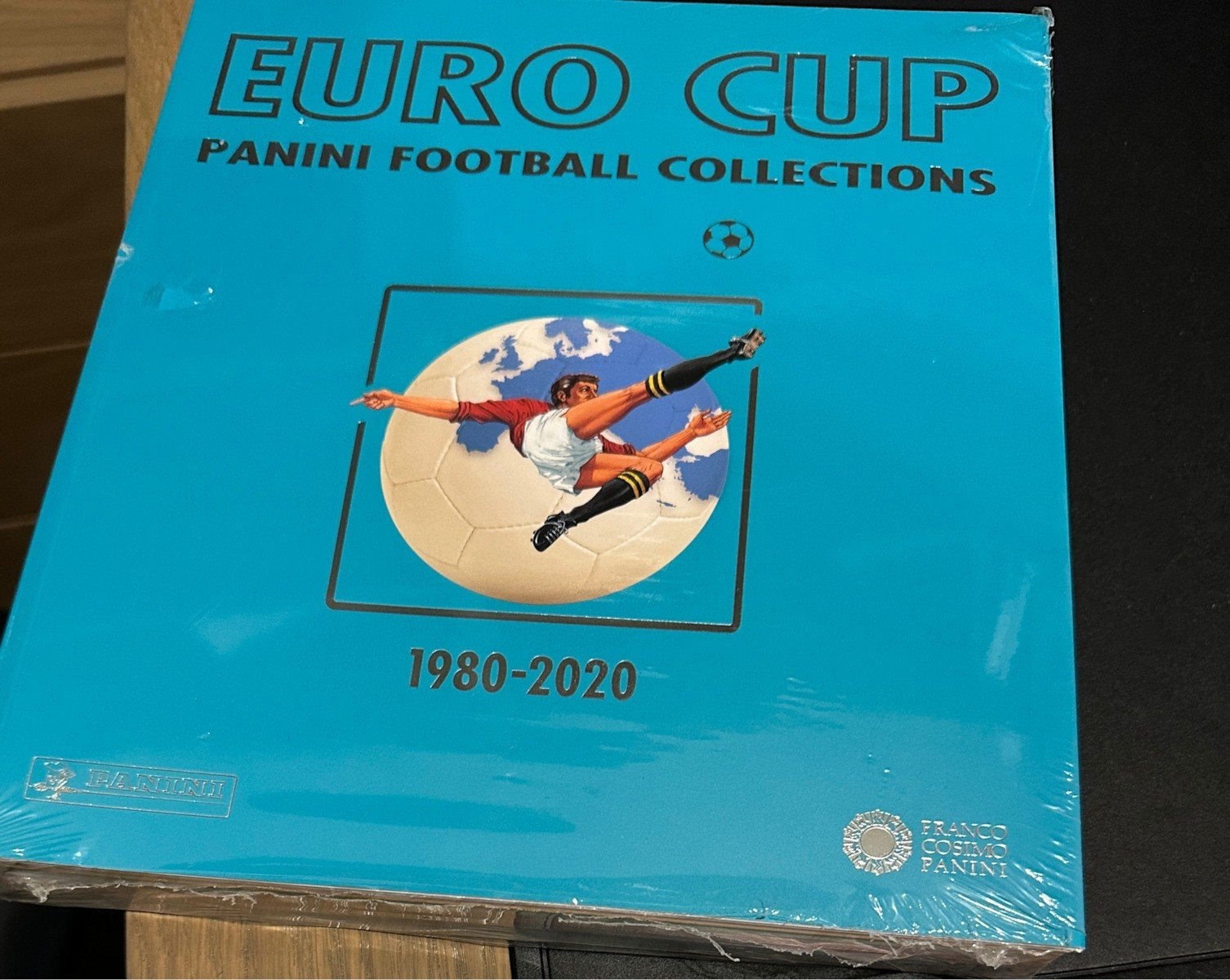 GEZOCHT:Panini EURO CUP Football Collections 1980-2020 Album, Ophalen of Verzenden, Nieuw, Overige sporten, Boek of Tijdschrift