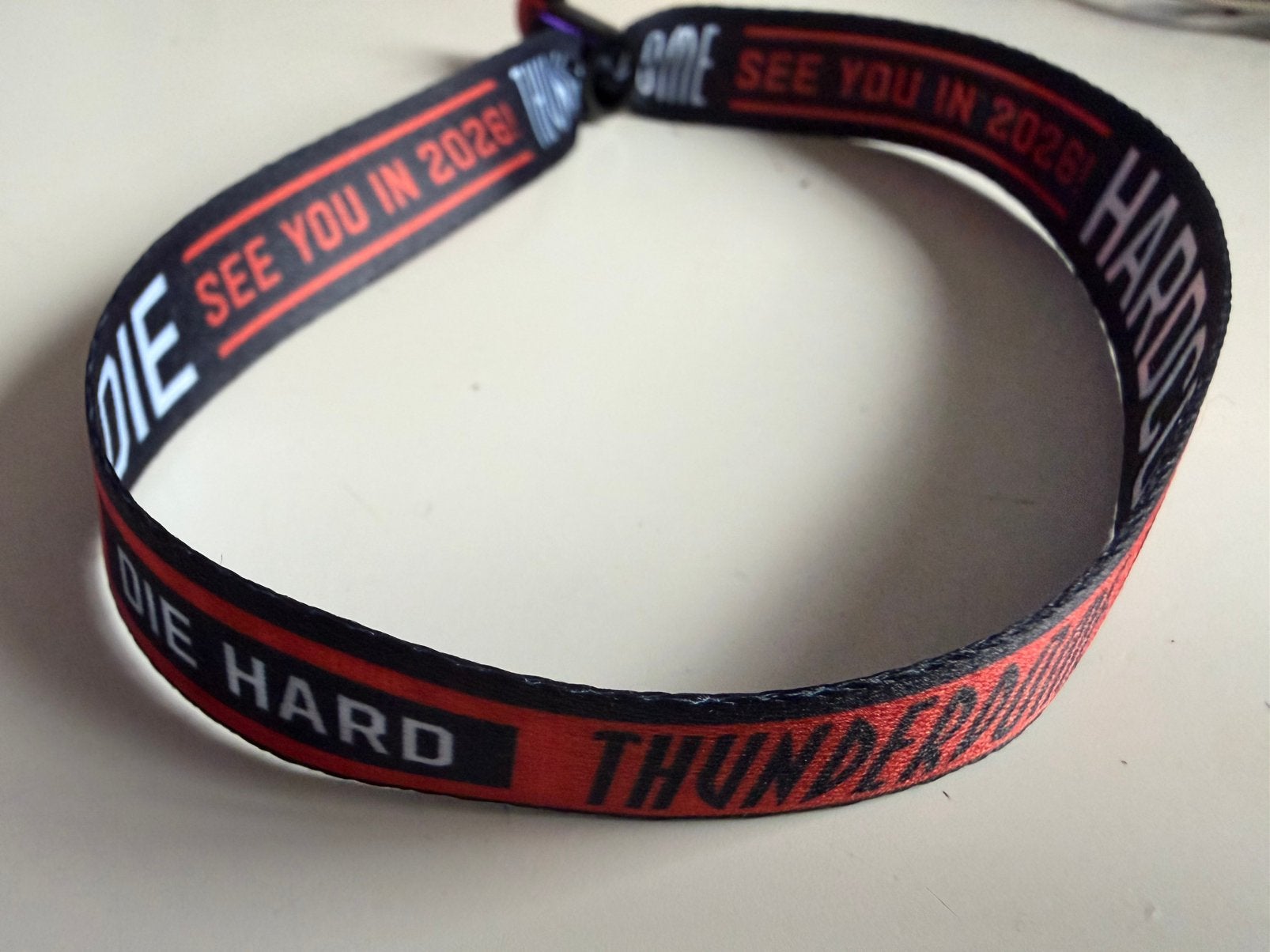 Thunderdome die hard member bracelet., Eén persoon