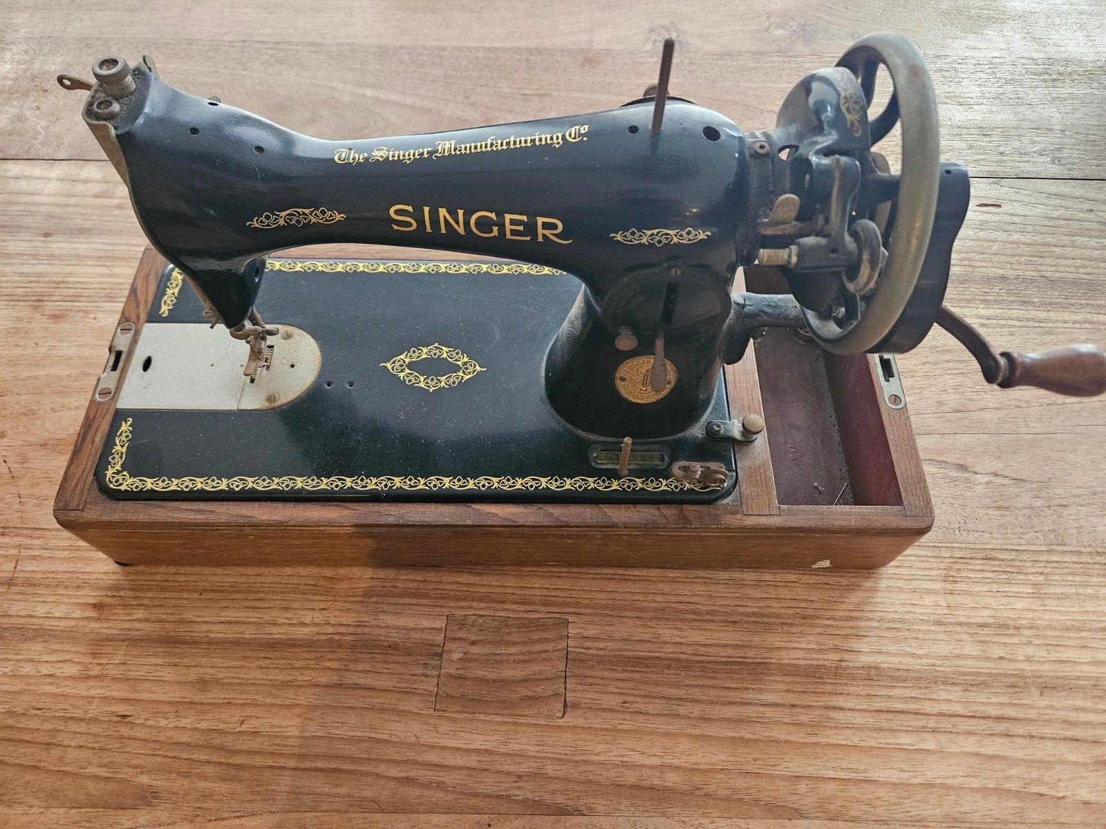 Antieke Singer Naaimachine - Model EG145842, Ophalen