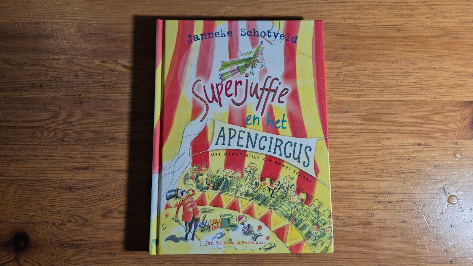 Janneke Schotveld - Superjuffie en het apencircus, Fictie algemeen, Ophalen of Verzenden, Zo goed als nieuw, Janneke Schotveld