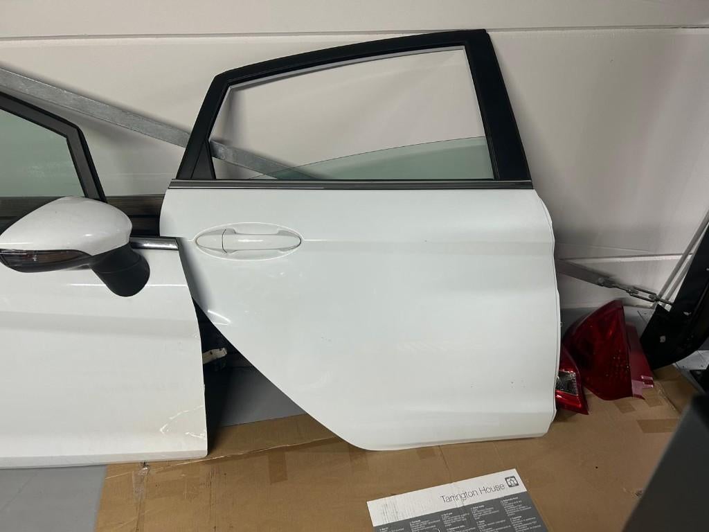 Ford Fiesta 2012 – Rechter achterdeur (4-deurs), Ophalen, Gebruikt, Deur, Ford