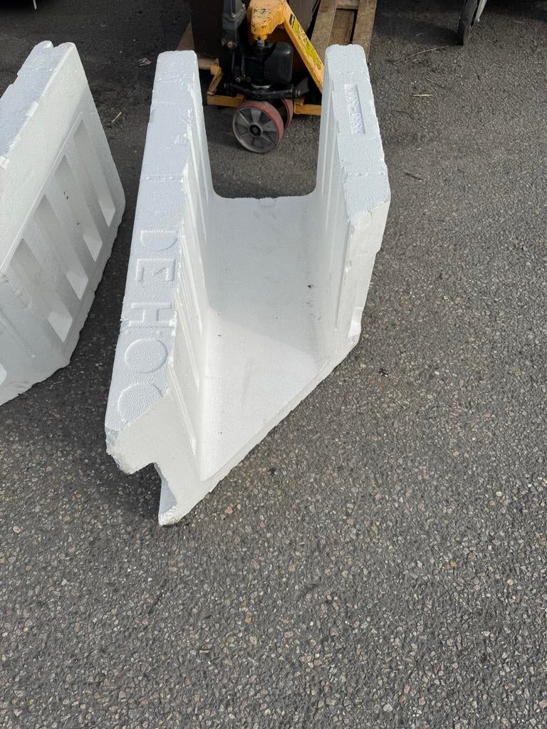 Bekisting voor betonstorten: 2 hoekstukken, 1 middenstuk, Ophalen, Gebruikt