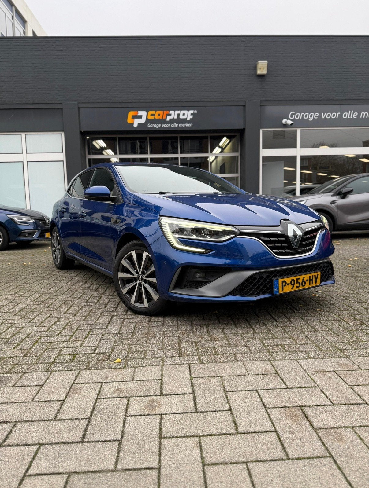 Renault Mégane RS-Line 160pk Automaat 2021 | nieuwe banden, Dealer onderhouden, 4 cilinders, Leder en Stof, Particulier