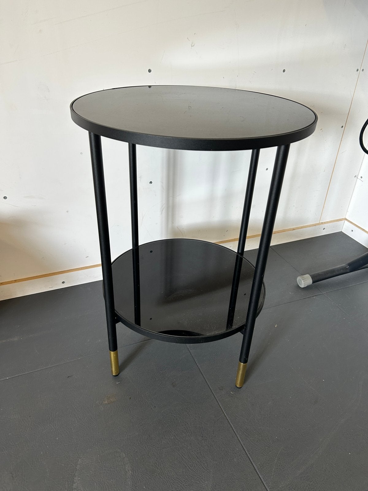 Ikea zwarte bijzettafel met gouden accenten, Minder dan 55 cm, Gebruikt, Rond, Glas