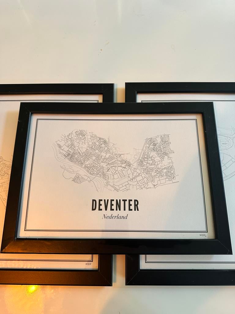 Wijck poster Deventer in lijst, Oorspronkelijke maker, Ophalen of Verzenden, Zo goed als nieuw, Foto of Poster