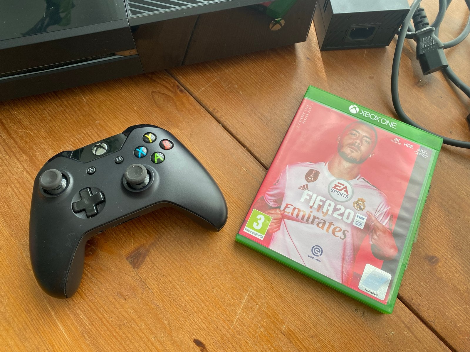 Xbox One met controller en FIFA 20, Eén computer, Ophalen of Verzenden, Zo goed als nieuw, Sport