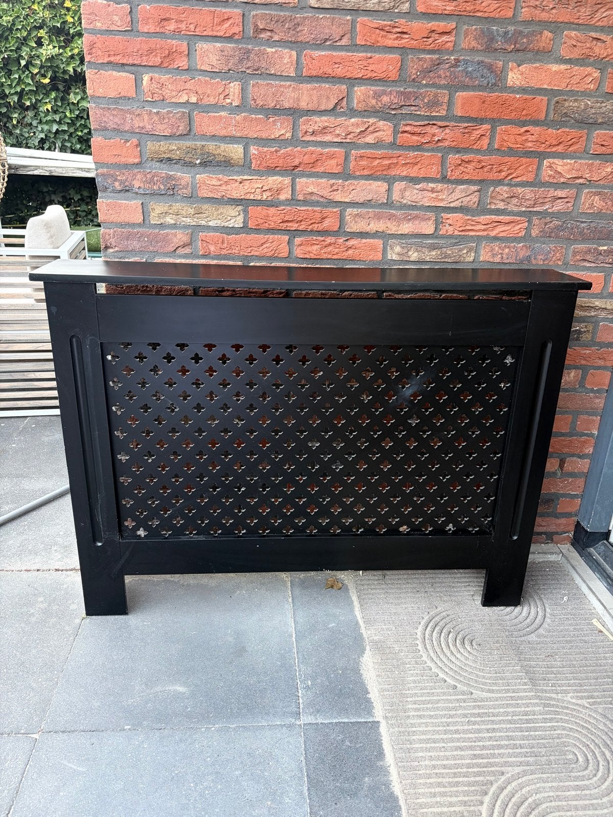 Zwarte radiatorombouw met decoratief rooster, Ophalen, Gebruikt, Nvt, Nvt