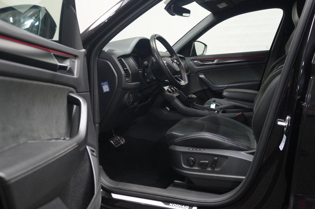 Skoda Kodiaq 1.5 TSI Sportline Business 7p., Auto's, Skoda, Euro 6, 4 cilinders, 150 pk, Zwart