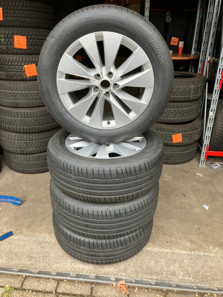 19 inch originele Skoda Enyaq velgen met zomerbanden NIEUW, 19 inch, Banden en Velgen, Nieuw, Ophalen of Verzenden