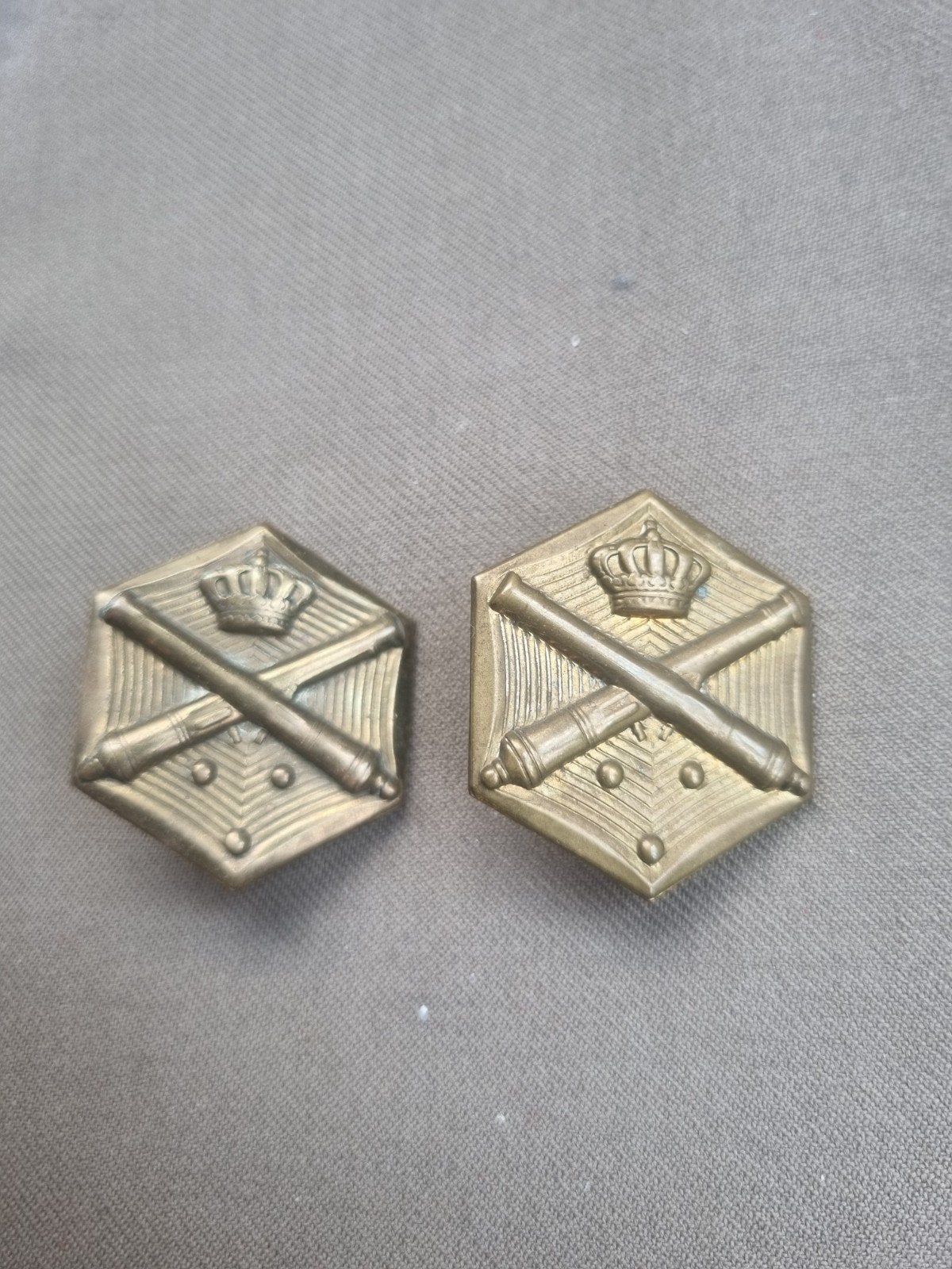 oude schouderemblemen korps Veldartillerie, Verzamelen, Militaria | Algemeen, Ophalen of Verzenden, Landmacht, Nederland, Embleem of Badge