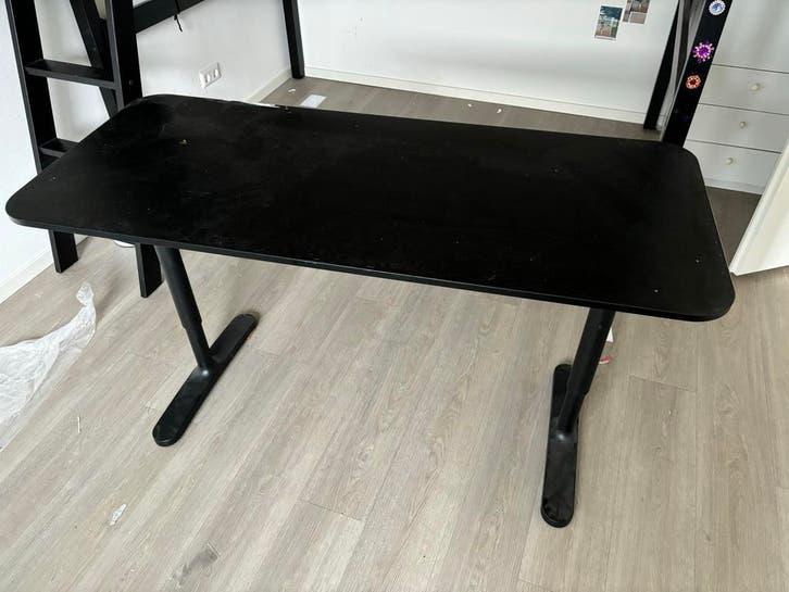 IKEA BEKANT Bureau - Zwart, 140x60, In hoogte verstelbaar, Ophalen, In hoogte verstelbaar, Gebruikt