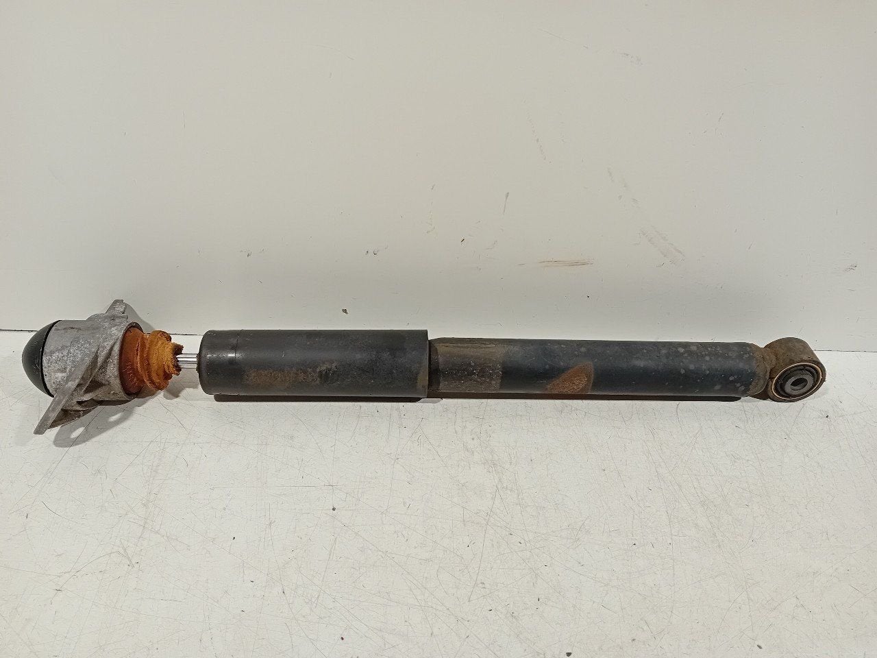 Schokbreker links achter Volkswagen Golf, Onderdelen@venauto.nl, Van der Ven Autorecycling B.V., Gebruikt, Ettenseweg 76, 4706 PB Roosendaal, The Netherlands