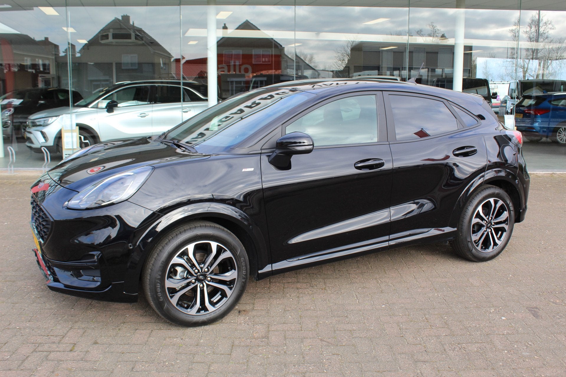 Ford Puma 1.0-125pk EcoBoost Hybrid ST-Line. April 2024 ! Sl, Auto's, Voorwielaandrijving, 12 maanden, Stof, Zwart