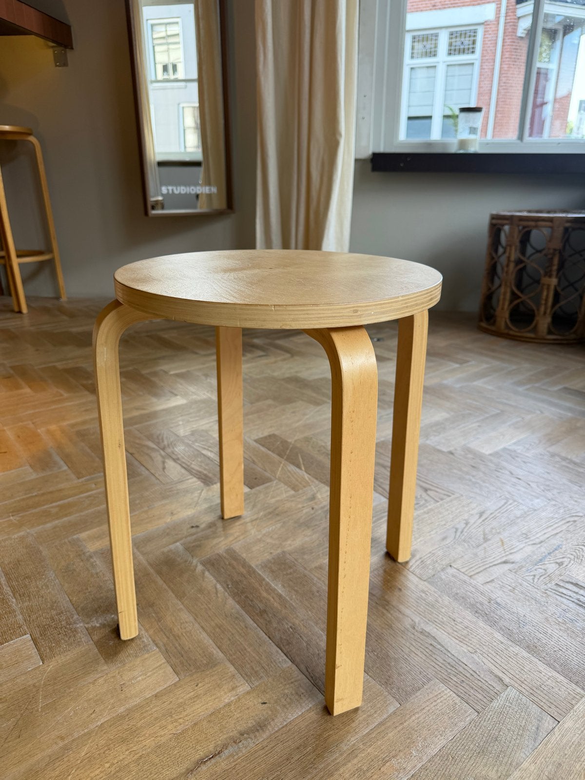 IKEA design kruk - Houten krukje, Ophalen of Verzenden, Gebruikt, Hout