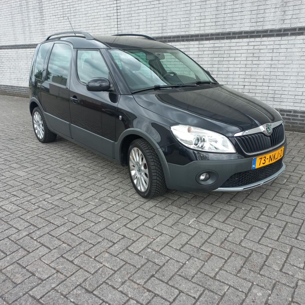 Skoda Roomster 1.2 TSI 63KW 2010 Zwart nw.APK, Airco,N.A.P., Auto's, Euro 5, 4 cilinders, Roomster, Handgeschakeld