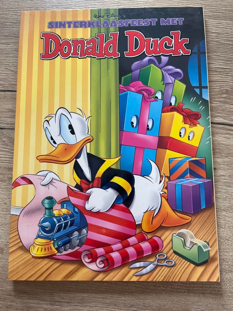 Sinterklaasfeest met Donald Duck - Speciale reeks nr. 22, Eén stripboek, Ophalen of Verzenden, Zo goed als nieuw