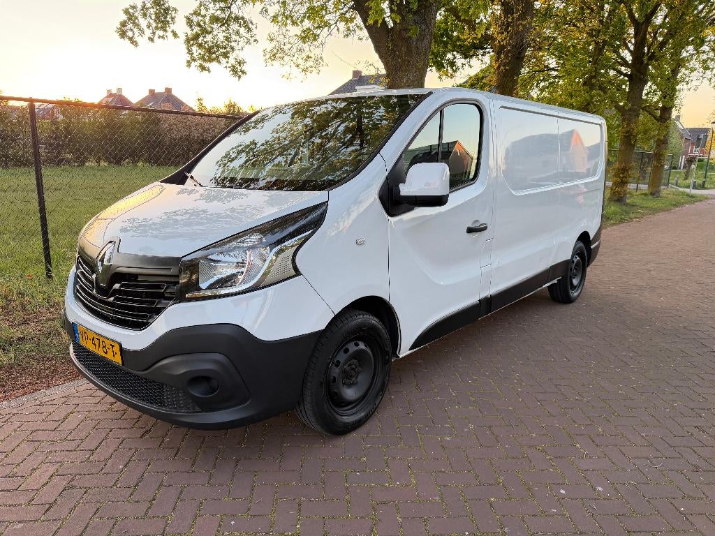 Renault Trafic 1.6 DCI L2H1 120PK AIRCO 2015 MARGE, Voorwielaandrijving, Euro 5, Stof, Zwart
