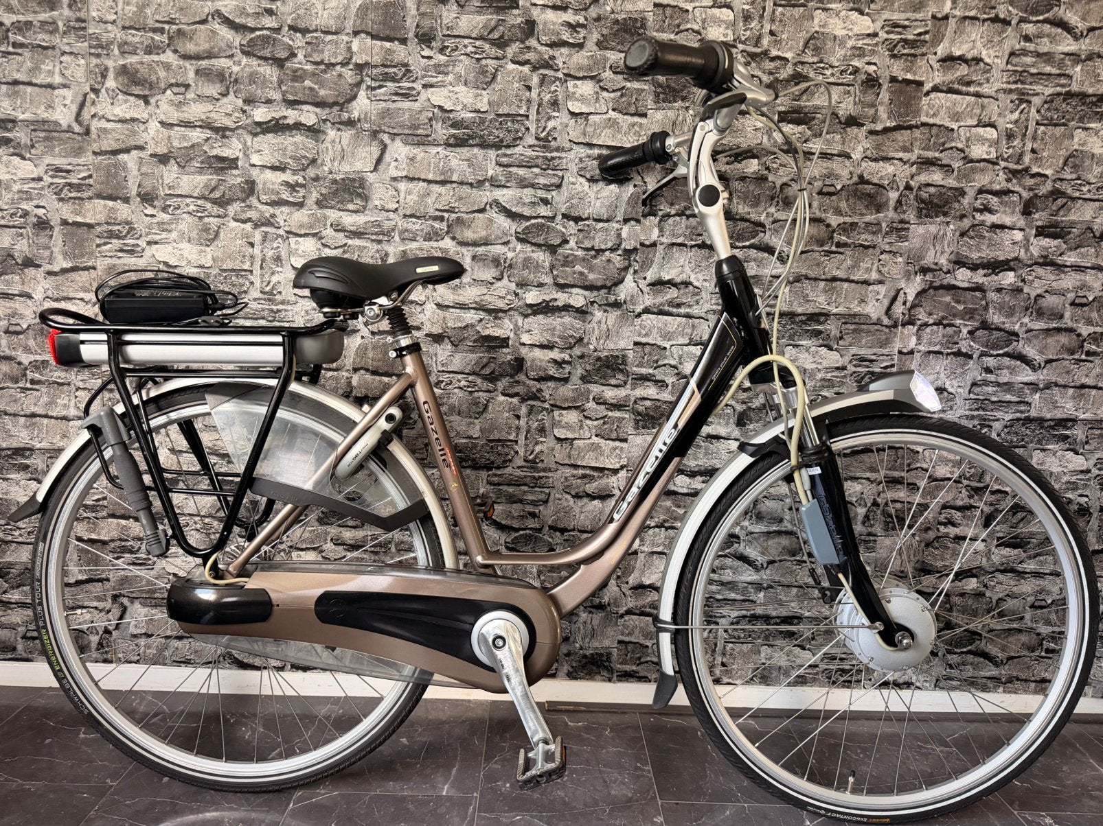 Elektrische Gazelle dames fiets 49 gold accu, Ophalen, (Extra) lage instap, 47 tot 50 cm, Zo goed als nieuw