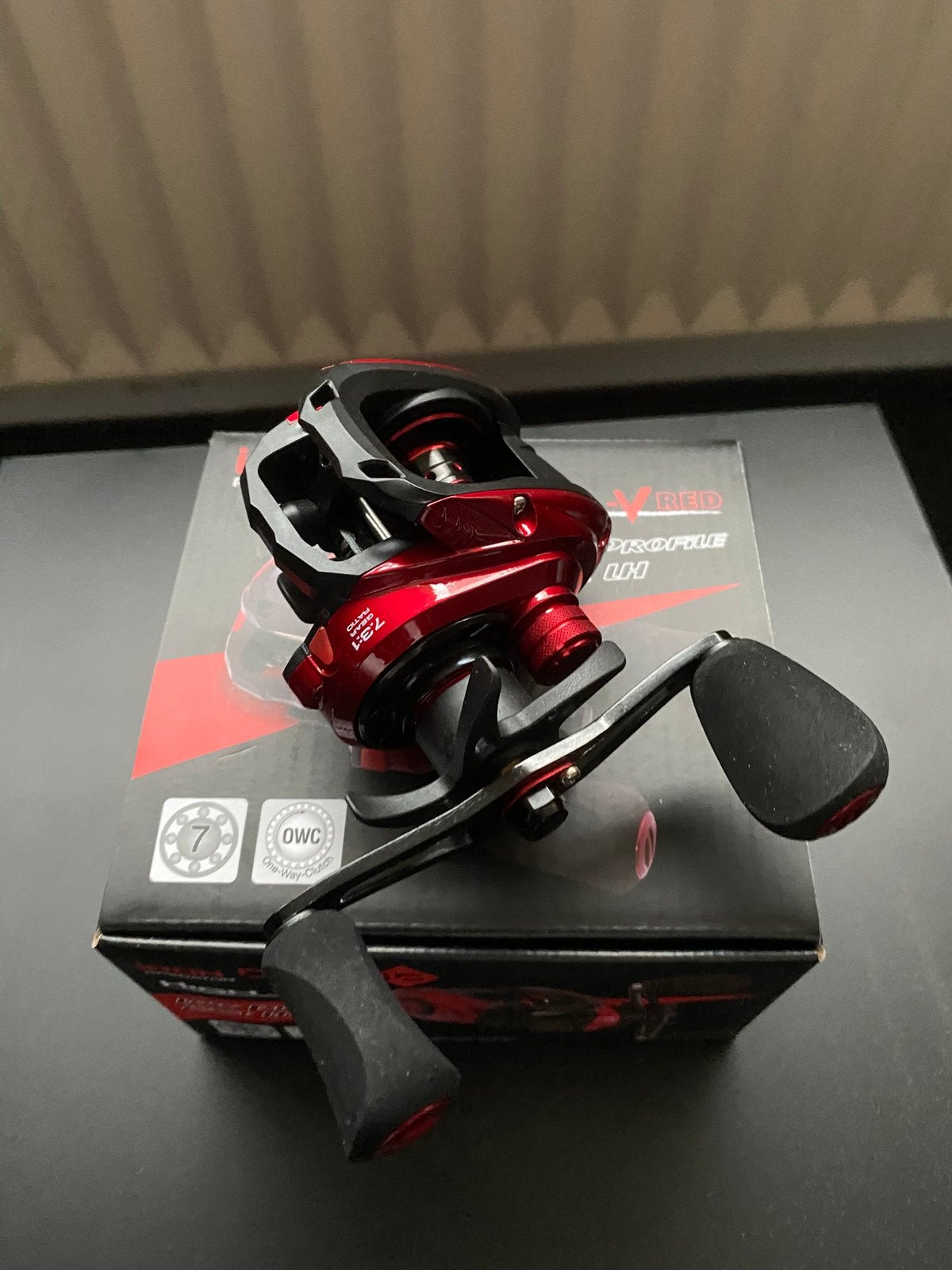 Iron Claw High V Red Baitcast Reel, Watersport en Boten, Hengelsport | Roofvissen, D, Molen, Nieuw, Ophalen of Verzenden