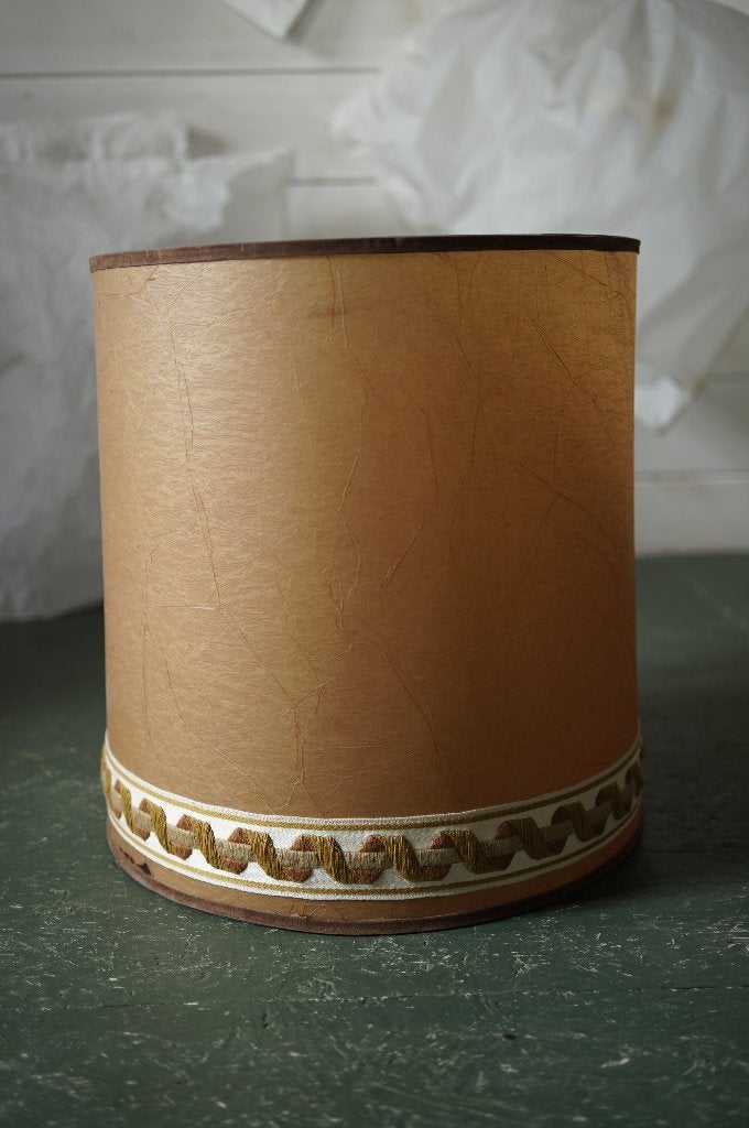 vintage grote lampenkap borduurrand nep varkensblaas leer, Bruin, Gebruikt, 25 tot 50 cm, Ophalen of Verzenden