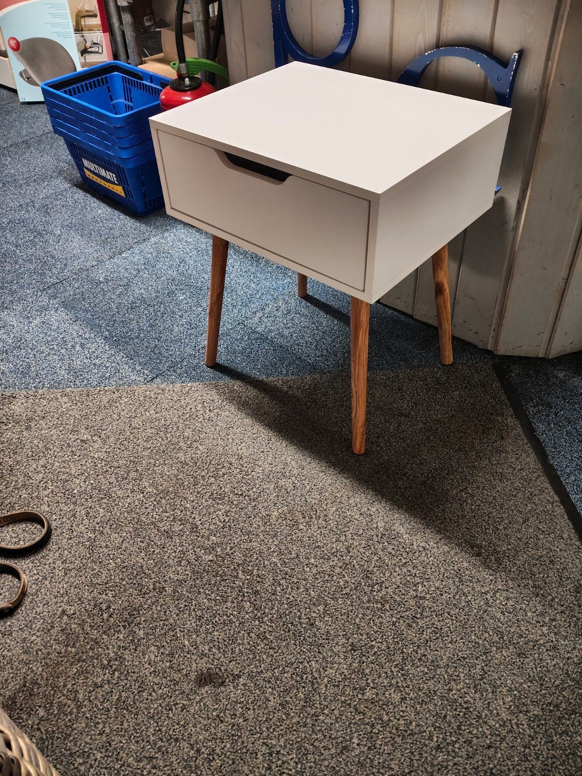 Aangeboden Nieuwe Nachtkastjes op Houten Poten, Ophalen, Nieuw, Minder dan 45 cm, Minder dan 55 cm
