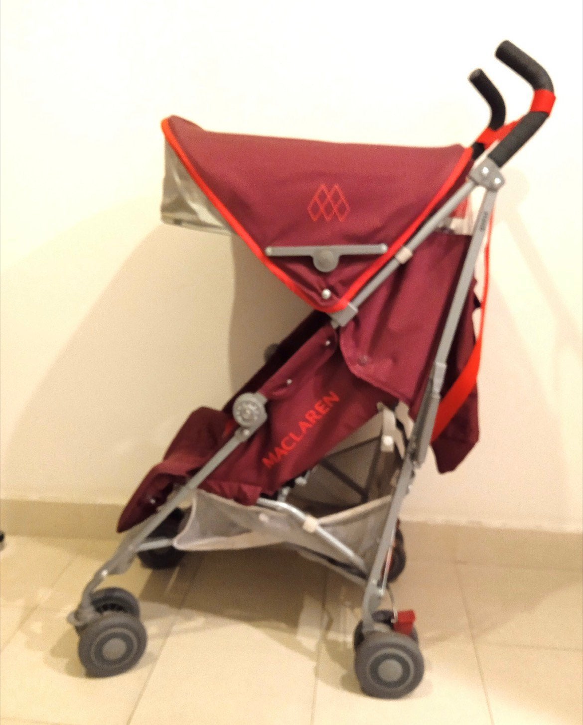 MacLaren buggy met regenhoes, Ophalen, Zo goed als nieuw, Maclaren, Regenhoes