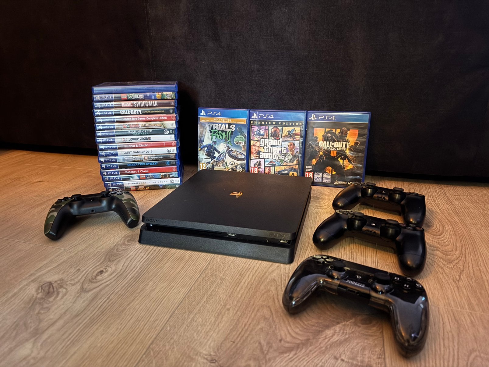 Playstation 4 incl 19 games en 4 controllers, Ophalen of Verzenden, Zo goed als nieuw, Met 2 controllers, Original