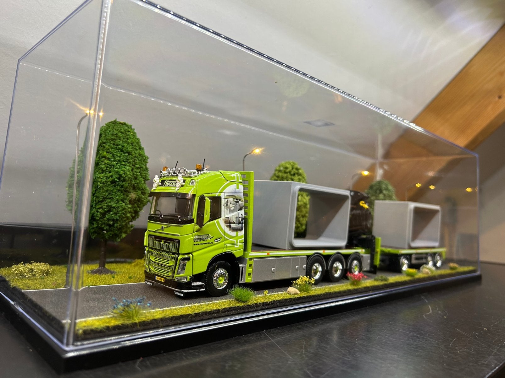 Stolp vitrine met verlicht diorama(51cm), Ophalen of Verzenden, Nieuw, Overige typen, Overige merken