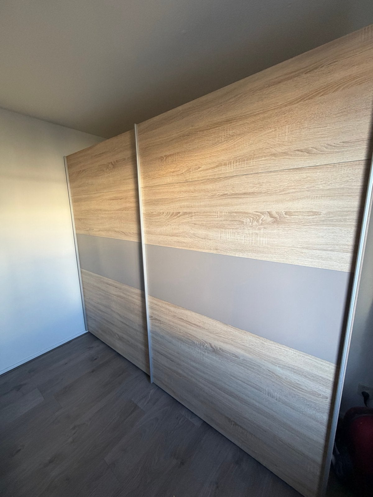 Kledingkast met schuifdeuren en veel opbergruimte, Ophalen, Met plank(en), Gebruikt, 200 cm of meer