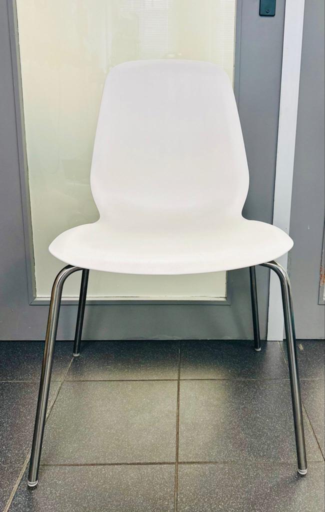 5 witte IKEA Sefast stoelen, Ophalen, Kunststof, Gebruikt, Wit