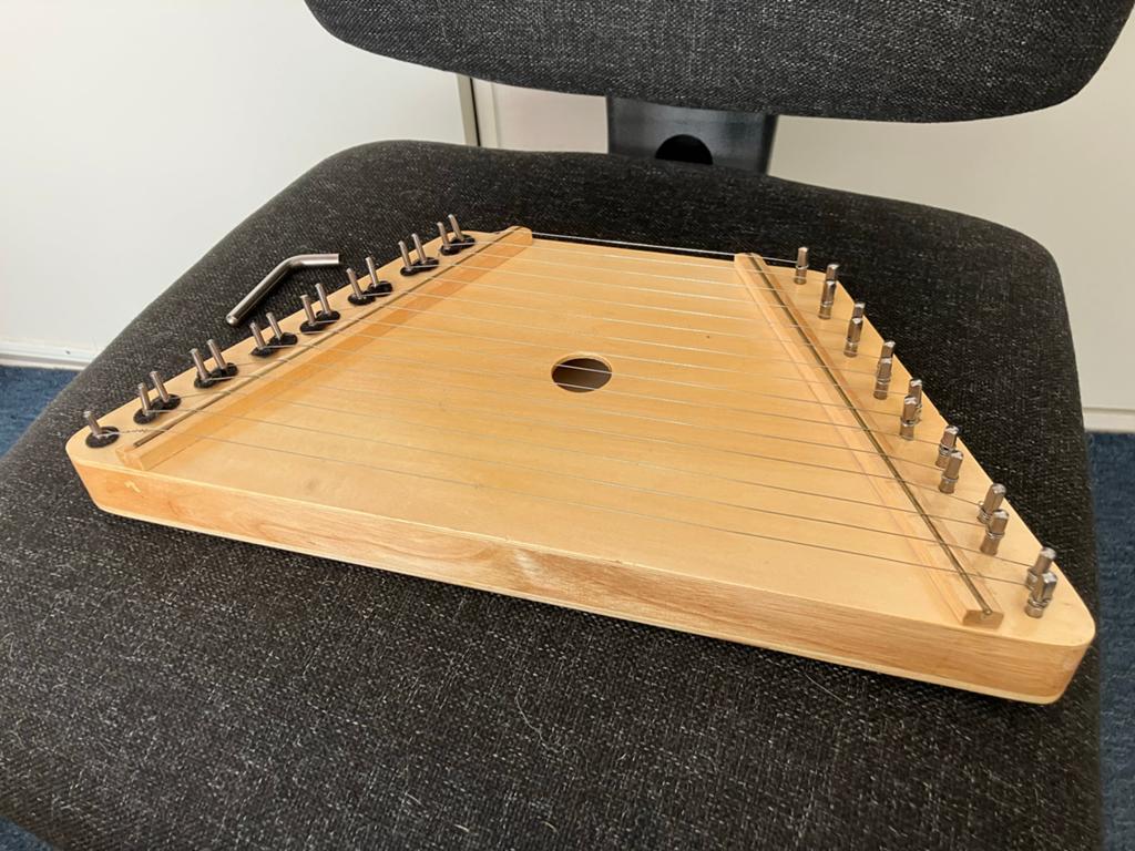 Melodieharp, Tafelharp, Citer met stemsleutel en bladmuziek, Muziek en Instrumenten, Ophalen of Verzenden, Zo goed als nieuw