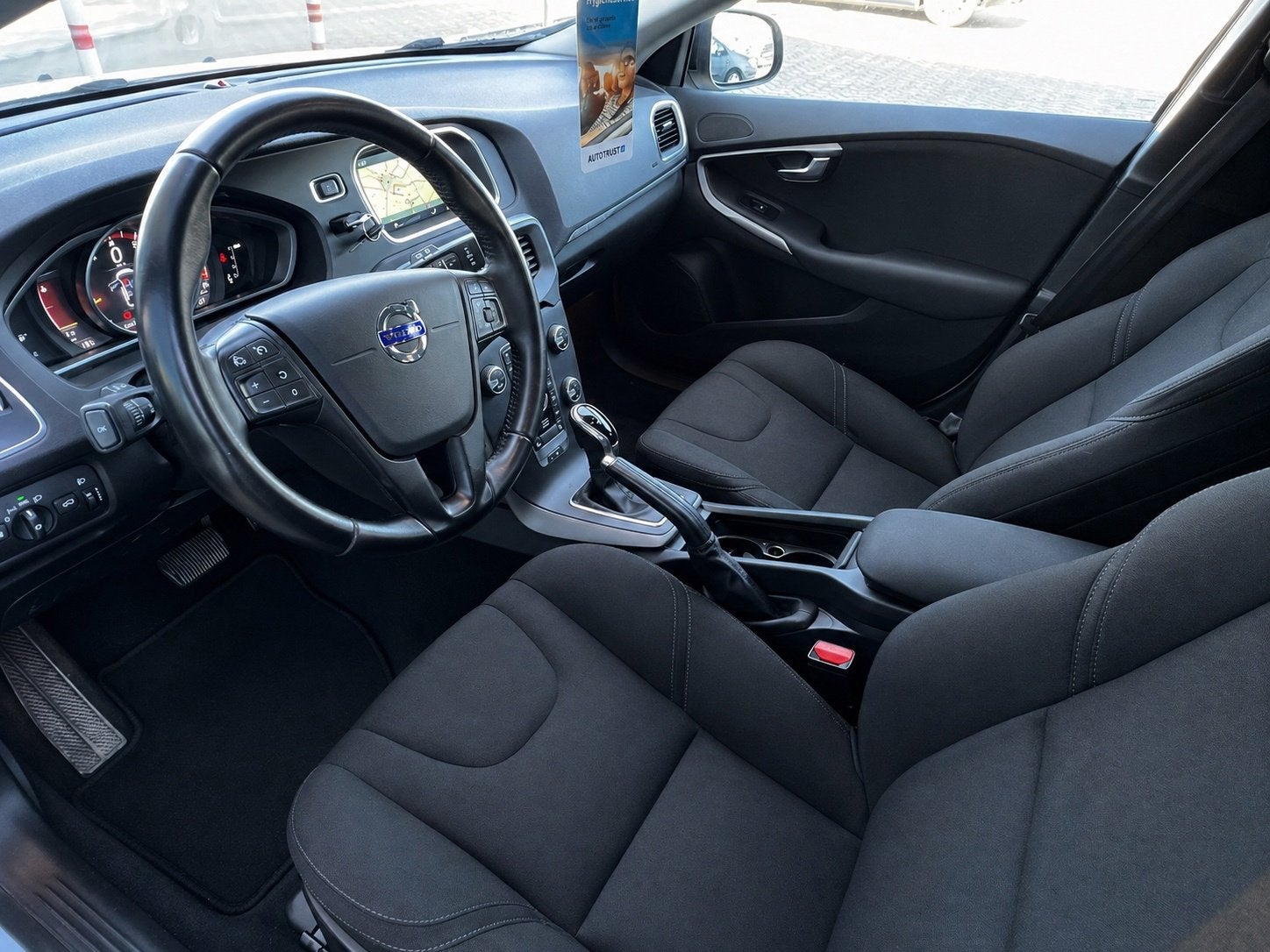 Volvo V40 CROSS COUNTRY 1.5 T3 Kinetic Automaat, Navi, Cruis, Dealer onderhouden, Euro 6, 700 kg, Verwarmde buitenspiegels